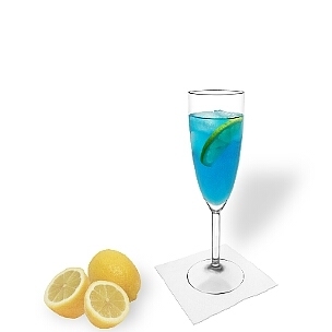 Blue Champagne served in a champagne glass with a slice of lemon, the most common way of presenting that delicious cocktail.