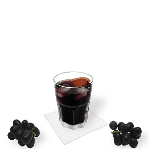 Red Wine Coke served in a tumbler glass, the common way of presenting that delicious wine drink from Spain.